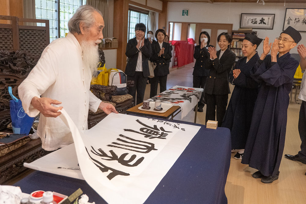 展示を見学